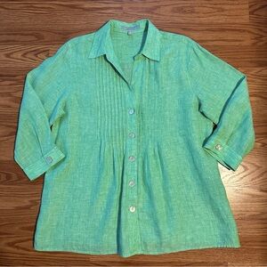 Foxcroft Green Linen Shirt mother of pearl buttons and pintuck pleating size 10